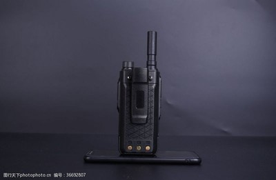 手機照片與對講機 數碼時代下的兩種溝通工具